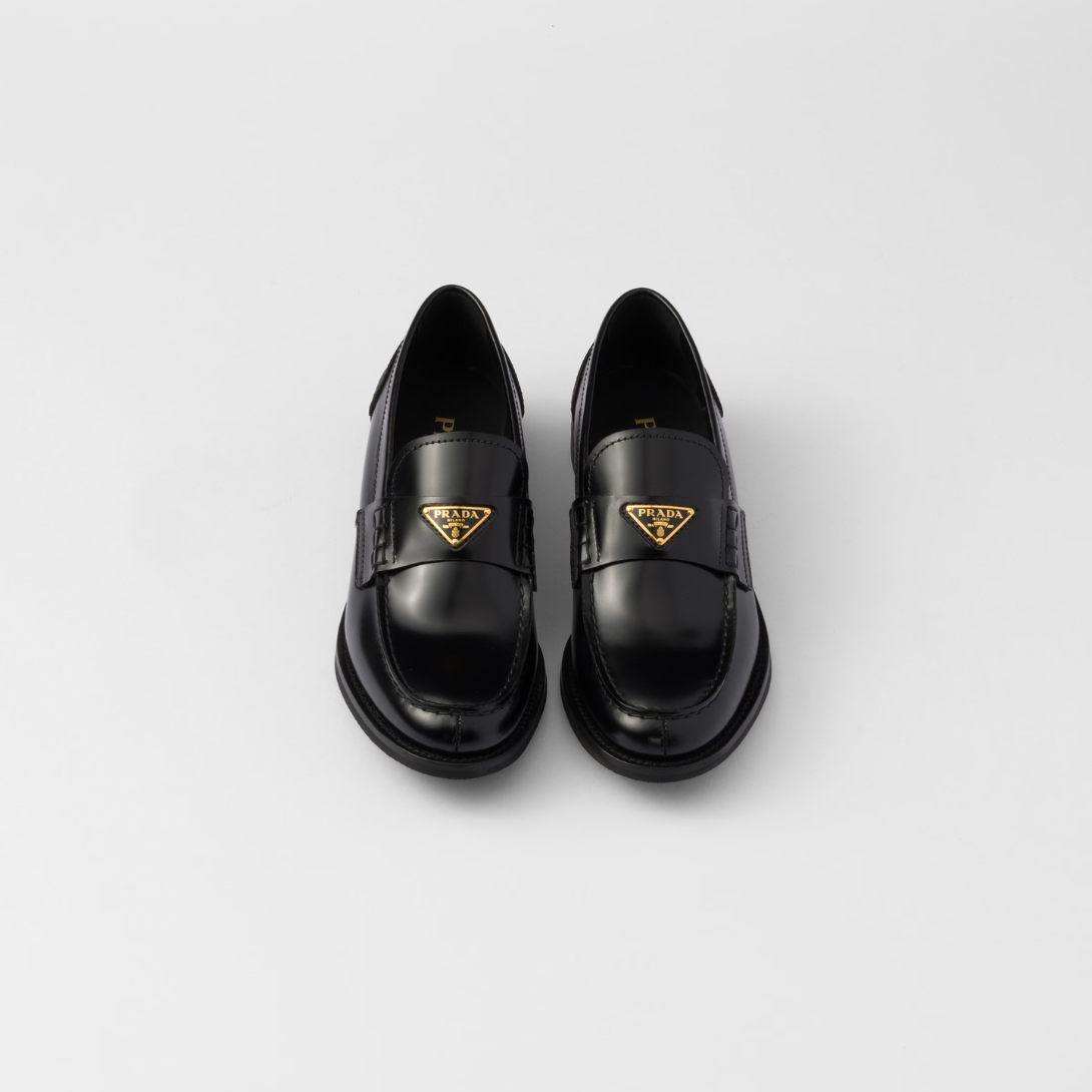Brushed leather loafers – these loafers with a tapered silhouette are enhanced by the crochet's texture, which – LUX VERSE Luxury Designer Fashion Outlet