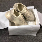 Rhyton-Sneaker aus Elfenbein
