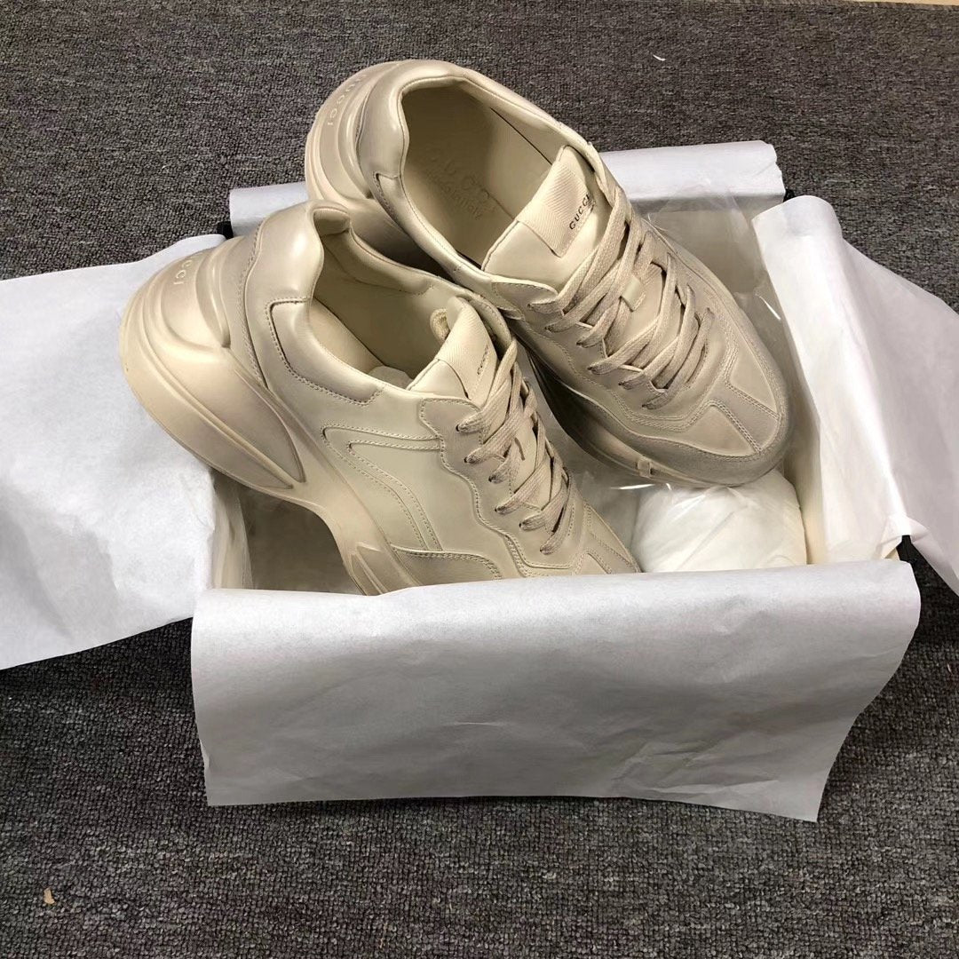 Rhyton-Sneaker aus Elfenbein