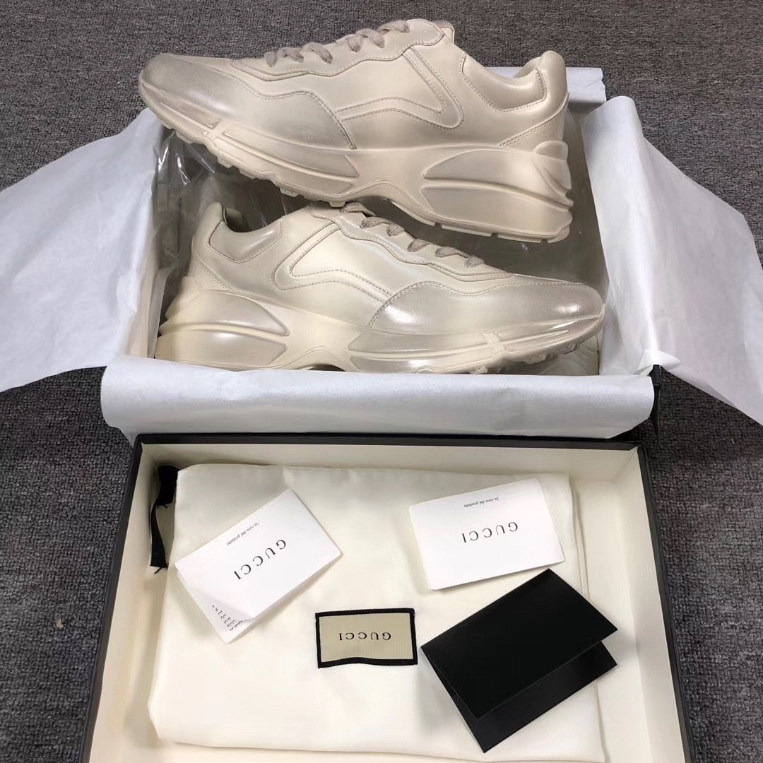 Rhyton-Sneaker aus Elfenbein