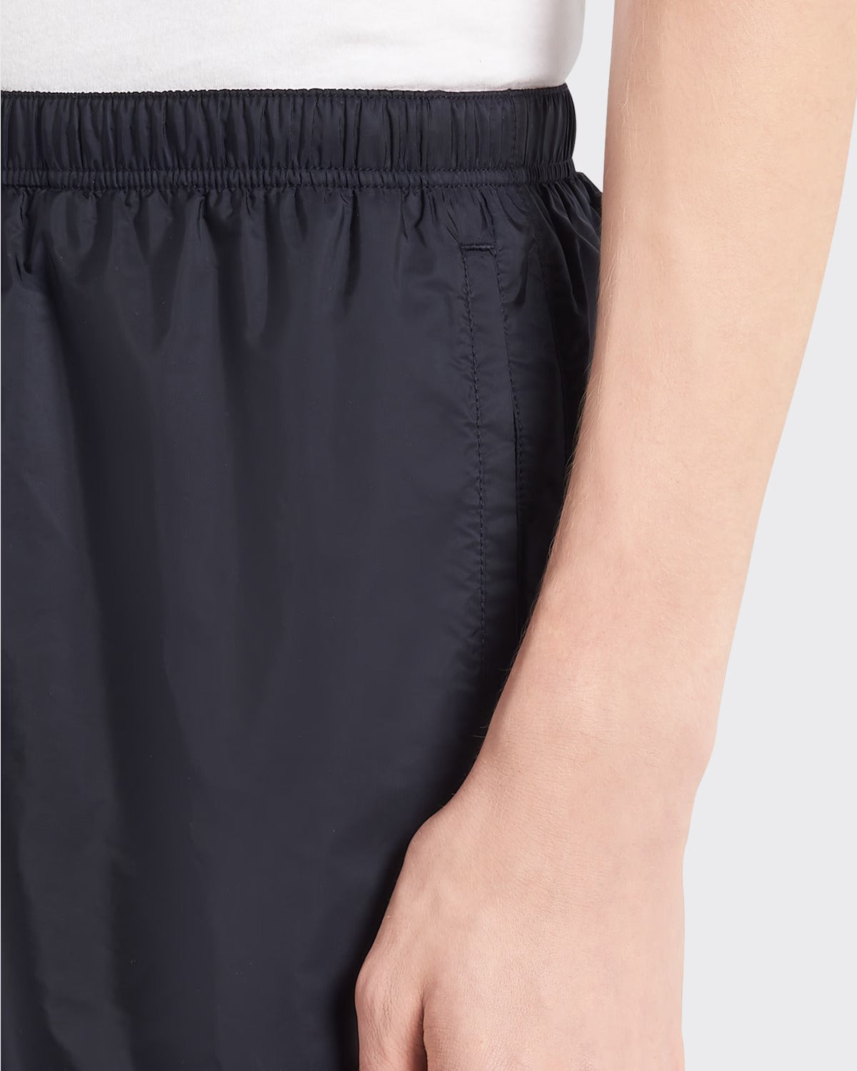 Nylon swim trunks – this swimsuit with a sleek design is decorated with the fabric triangle logo – LUX VERSE Luxury Designer Fashion Outlet