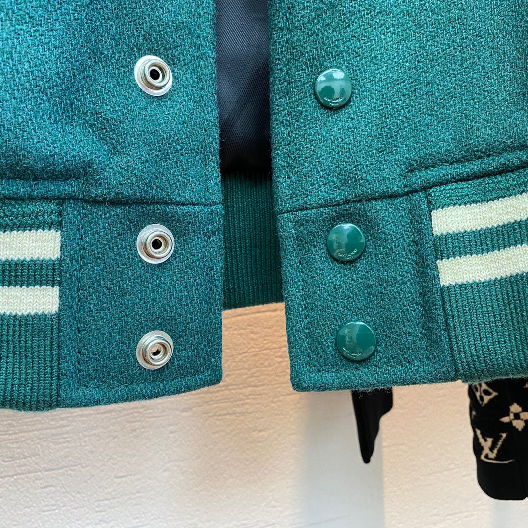 Grüne Wolljacke im College-Stil mit Kontrastärmeln – Herren