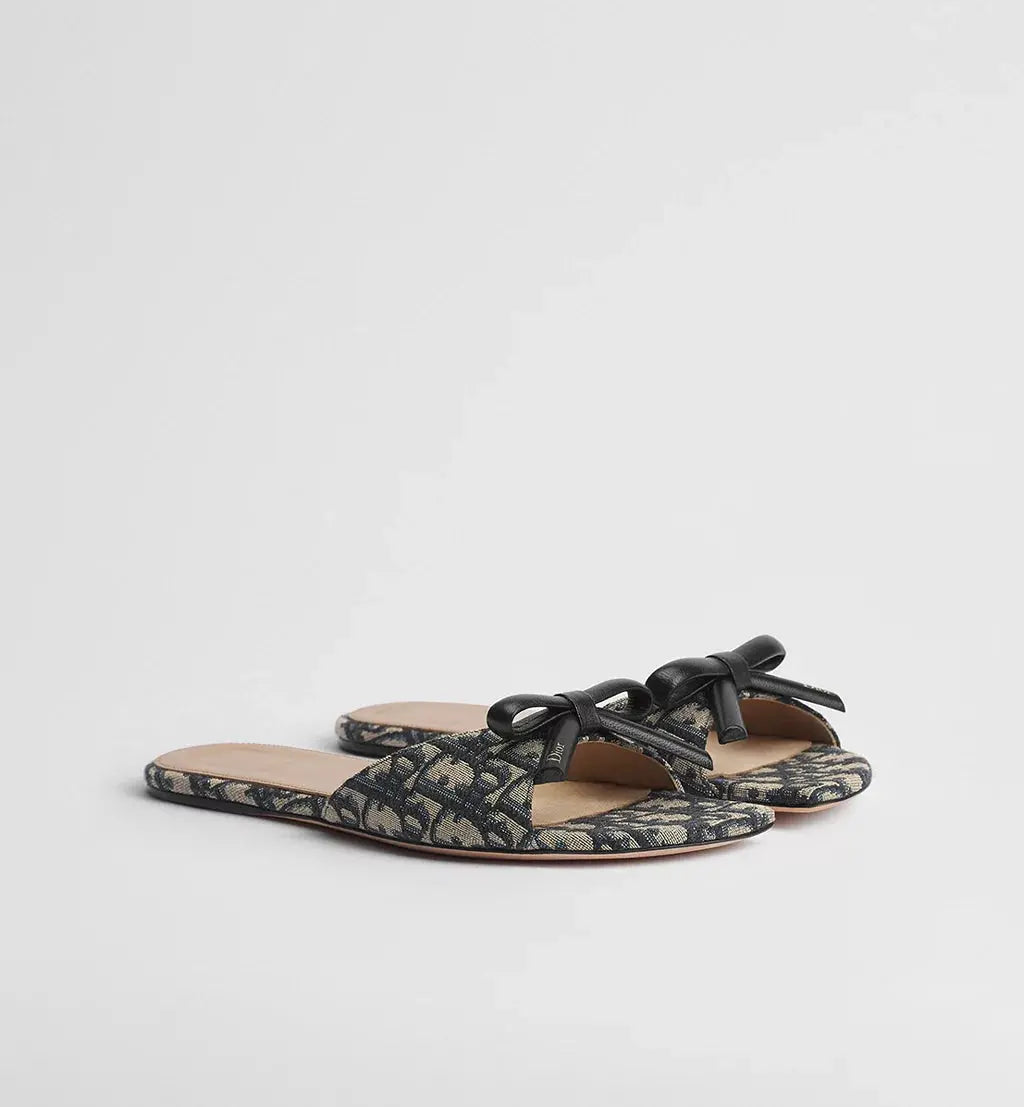 Bow Slide – elevated by a sole in the shape of a D for, the Oblique-embroidered shoe is defined – LUX VERSE Luxury Designer Fashion Outlet
