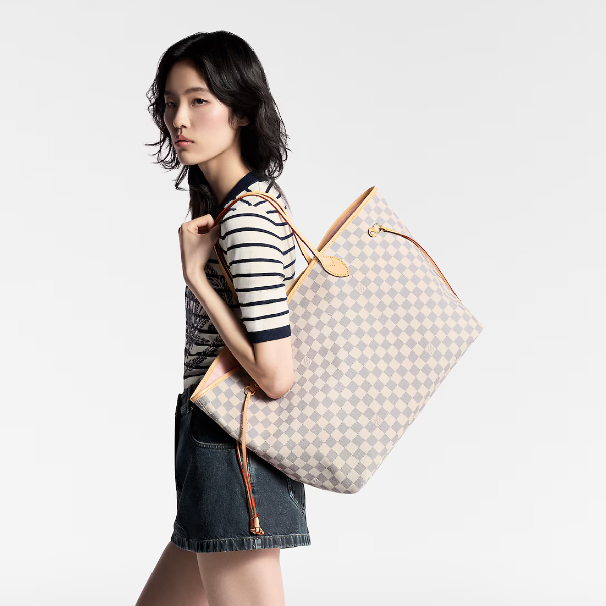Neverfull GM Rose Ballerine – crafted from fresh Damier Azur canvas with natural cowhide trim, it is ultra-roomy – LUX VERSE Luxury Designer Fashion Outlet