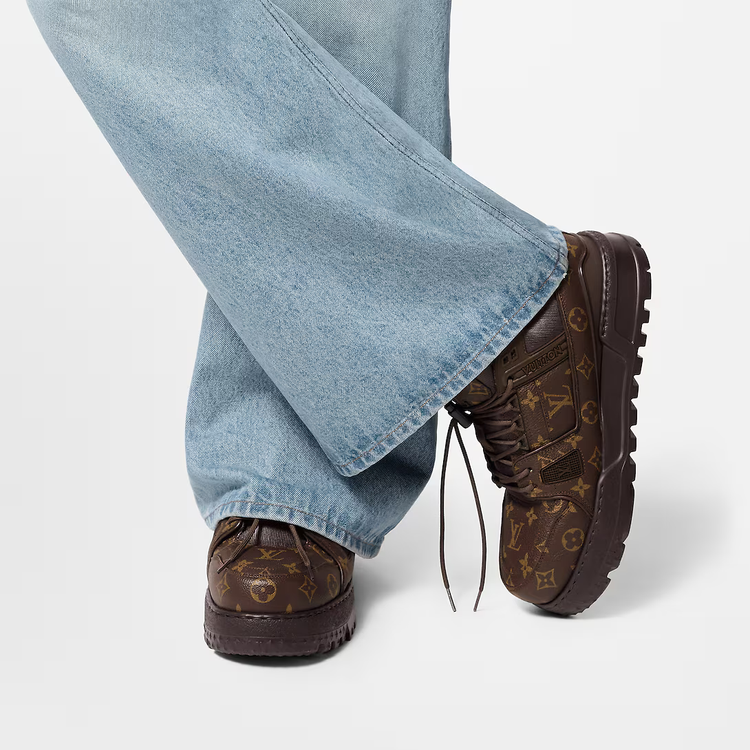 Trainer Maxi Sneaker Ebene – this model, which references the cult Trainer sneaker designed by Virgil Abloh, is – LUX VERSE Luxury Designer Fashion Outlet