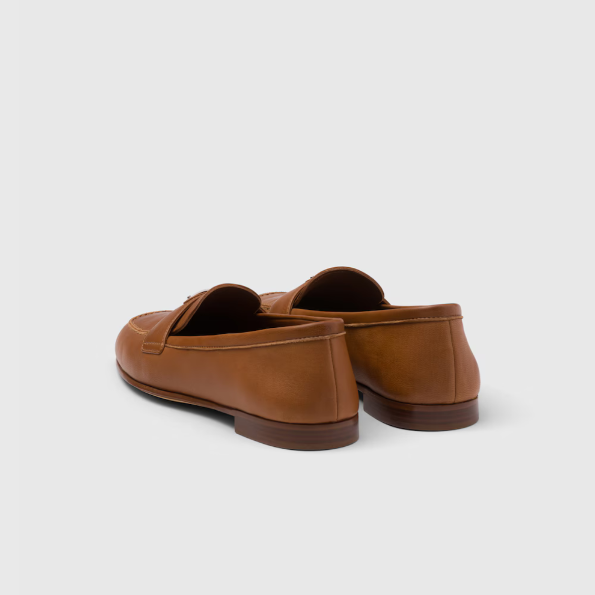 Nappa leather loafers – the sophisticated style with leather sole is decorated with the iconic enameled – LUX VERSE Luxury Designer Fashion Outlet