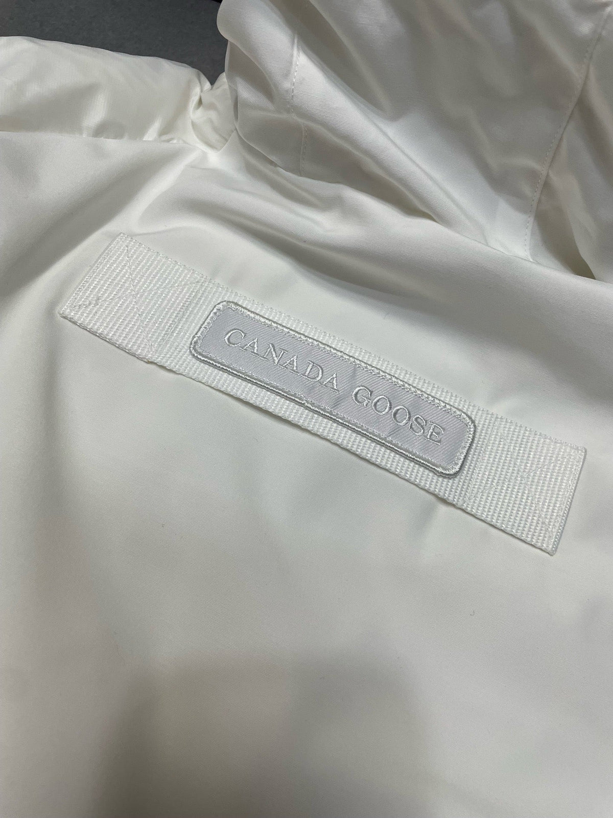 Schwarz-weiße Steppjacke für Herren