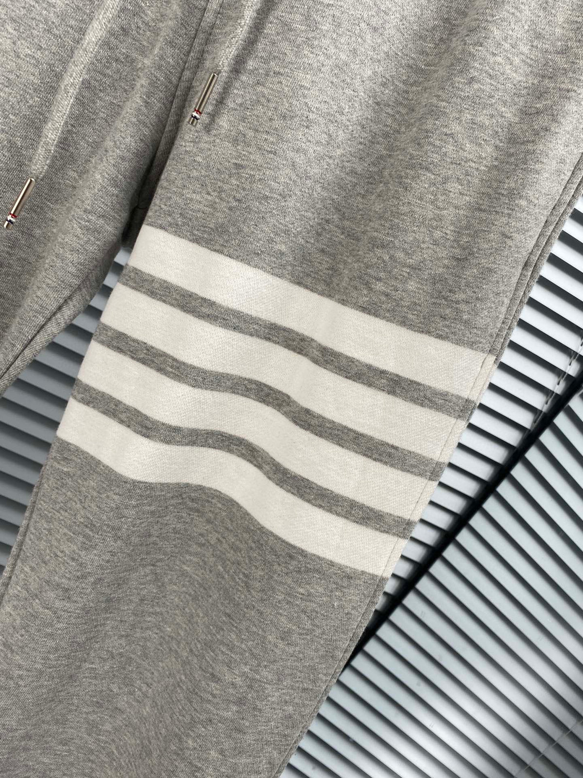Marineblaue Jogginghose aus Baumwolle mit Bar-Streifen – Herren
