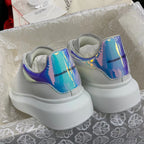 Oversize-Sneaker mit schillernder Lasche