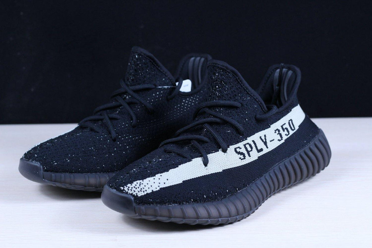 Yeezy Boost Schwarz-Weiß-Sneaker