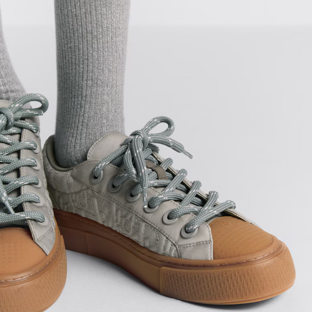 Dior B33 Sneaker – Dyed Cotton LIMITED AND NUMBERED EDITION – a celebration of the exclusive collaboration's excellence, the dyed cotton has a – LUX VERSE Luxury Designer Fashion Outlet