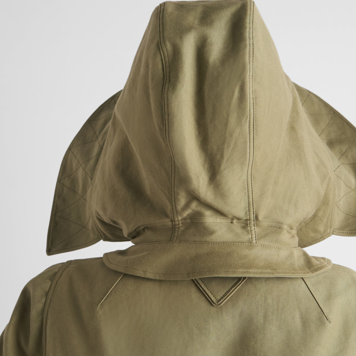 Cotton and satin jacket – this cotton and satin jacket presents volumes and structured lines that elevate – LUX VERSE Luxury Designer Fashion Outlet
