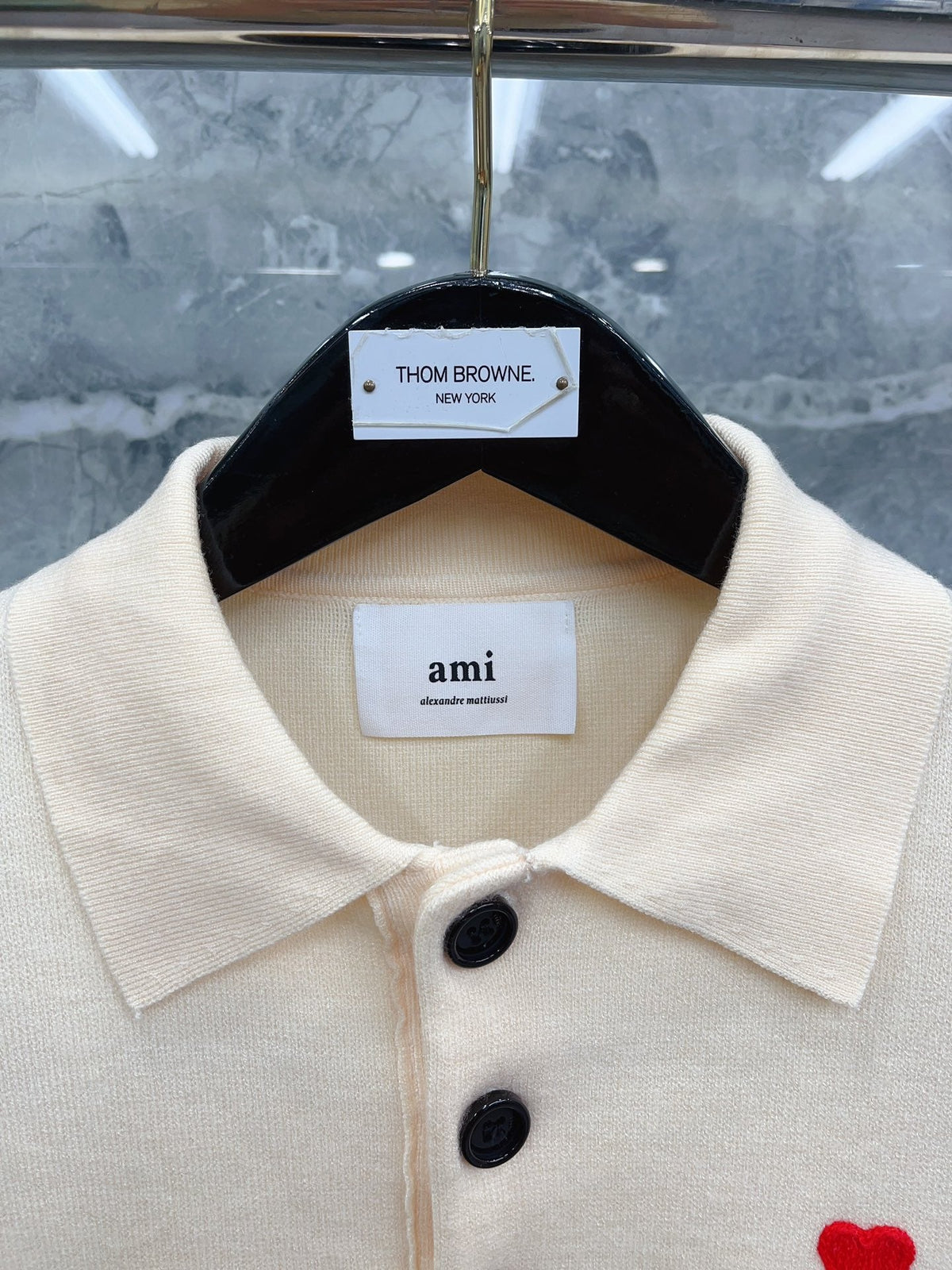 Cremefarbener Langarmstrickpullover mit Herz-Logo – Herren