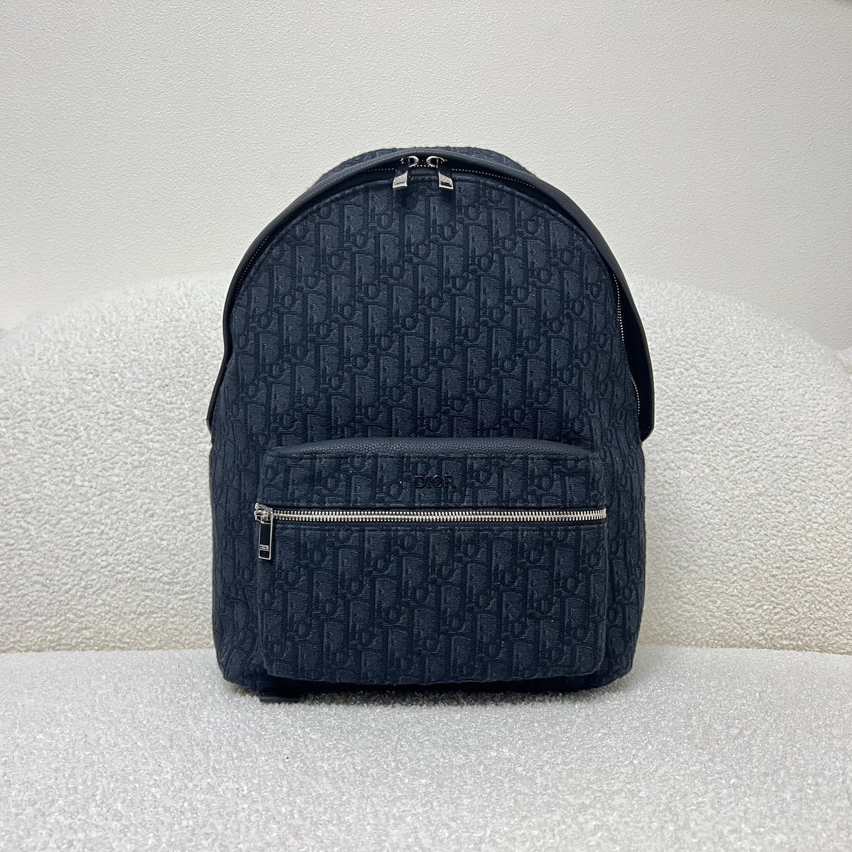 Schwarz-grauer Rucksack