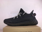 Yeezy 350 V2 nicht-reflektierende schwarze Sneakers