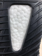 Yeezy 350 V2 nicht-reflektierende schwarze Sneakers