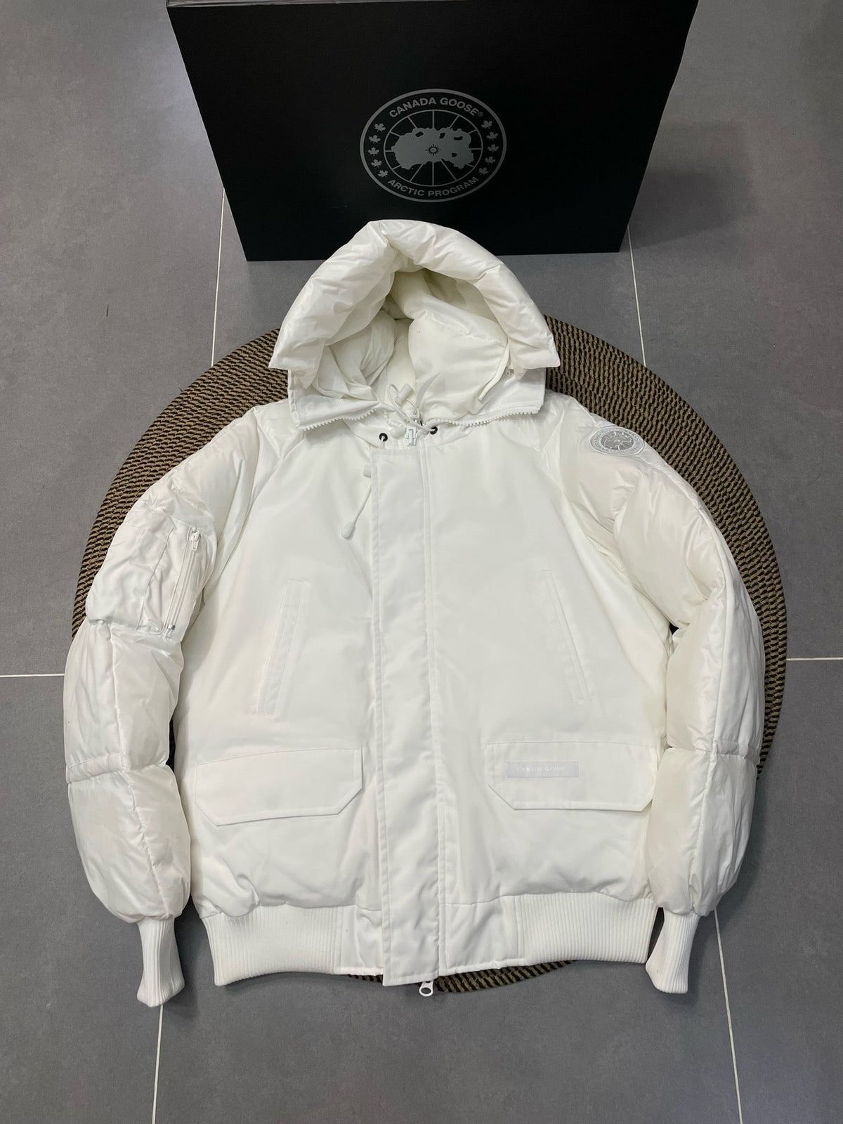 Schwarz-weiße Steppjacke für Herren