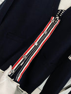 Strickjacke für Herren aus grauer Wolle mit Streifen