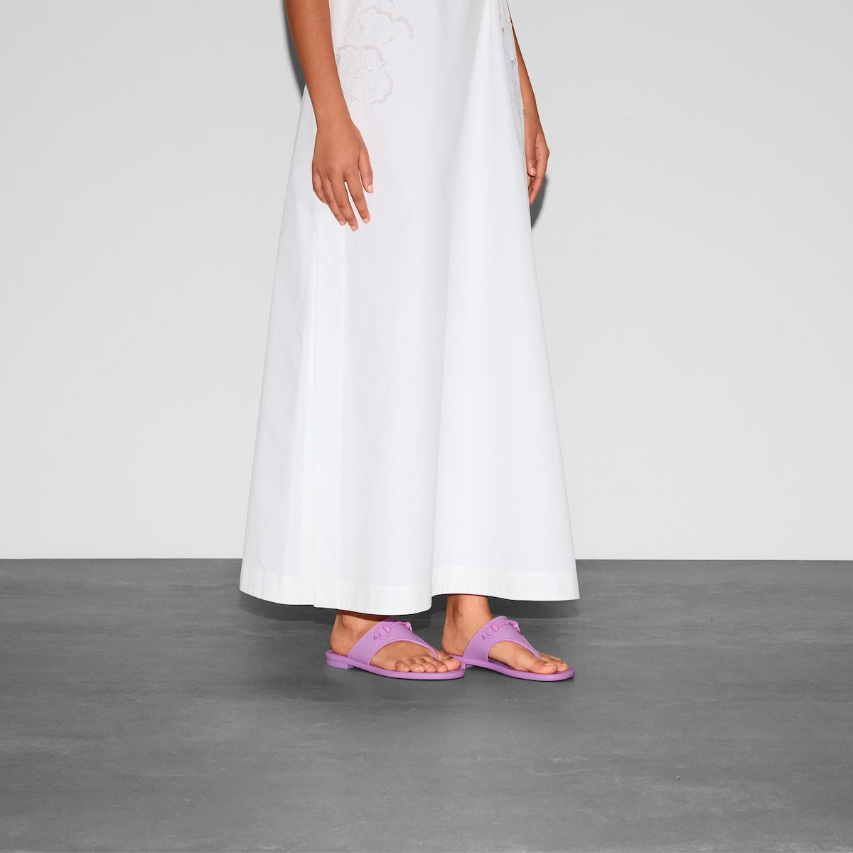 Thong sandal with Horsebit – this thong sandal appears in lilac rubber with the Horsebit hardware enriching – LUX VERSE Luxury Designer Fashion Outlet