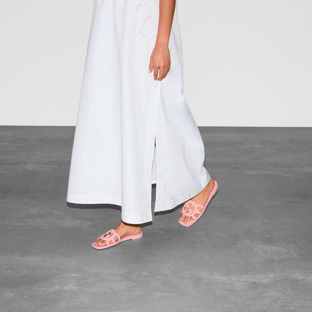 Women's Interlocking rubber G sandal – emblematic codes of the House and refined patterns are reinterpreted in contemporary – LUX VERSE Luxury Designer Fashion Outlet