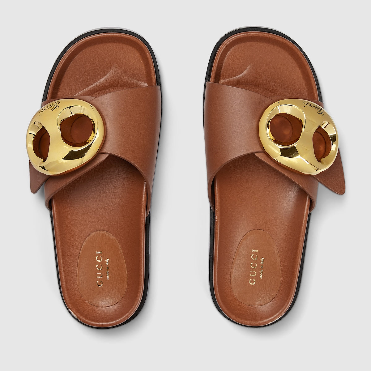 Marina chain slide sandal – the elegant detail defines here this pair of slide sandal, crafted by soft – LUX VERSE Luxury Designer Fashion Outlet