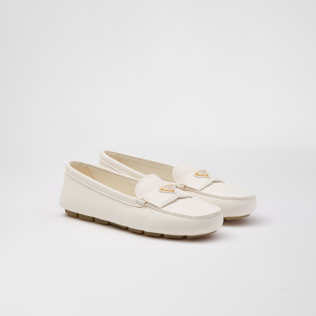 Leather driving shoes – these driving shoes with a timeless design are enriched with a buckskin-embossed – LUX VERSE Luxury Designer Fashion Outlet