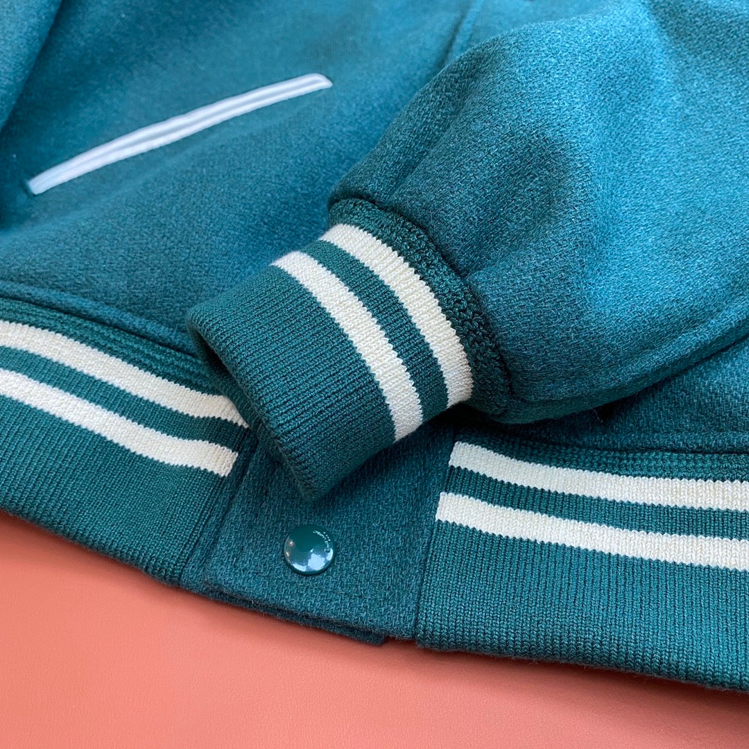 Grüne Wolljacke im College-Stil mit Kontrastärmeln – Herren