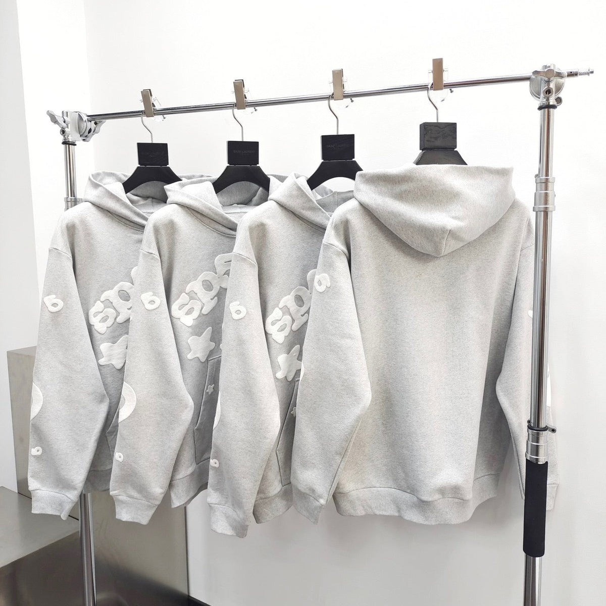Grauer Baumwoll-Pullover mit Sternenprint – Herren