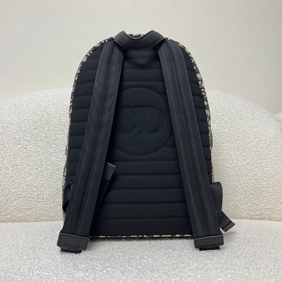 Schwarz-grauer Rucksack