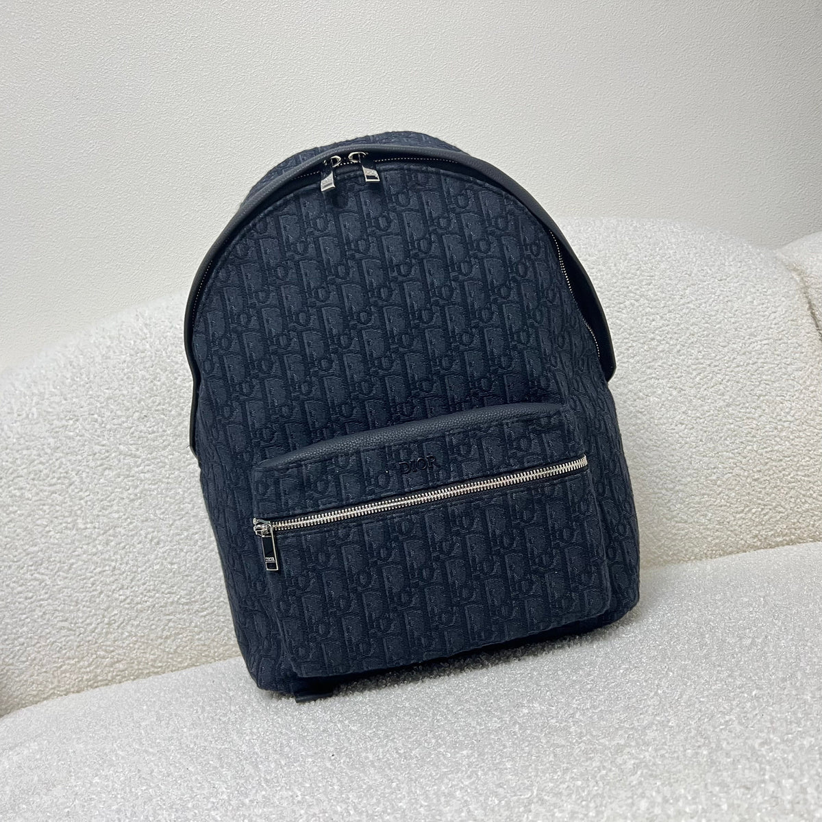 Schwarz-grauer Rucksack