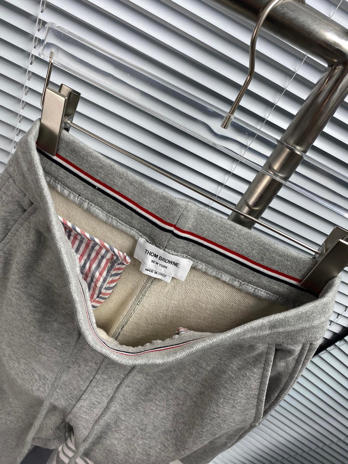 Marineblaue Jogginghose aus Baumwolle mit Bar-Streifen – Herren