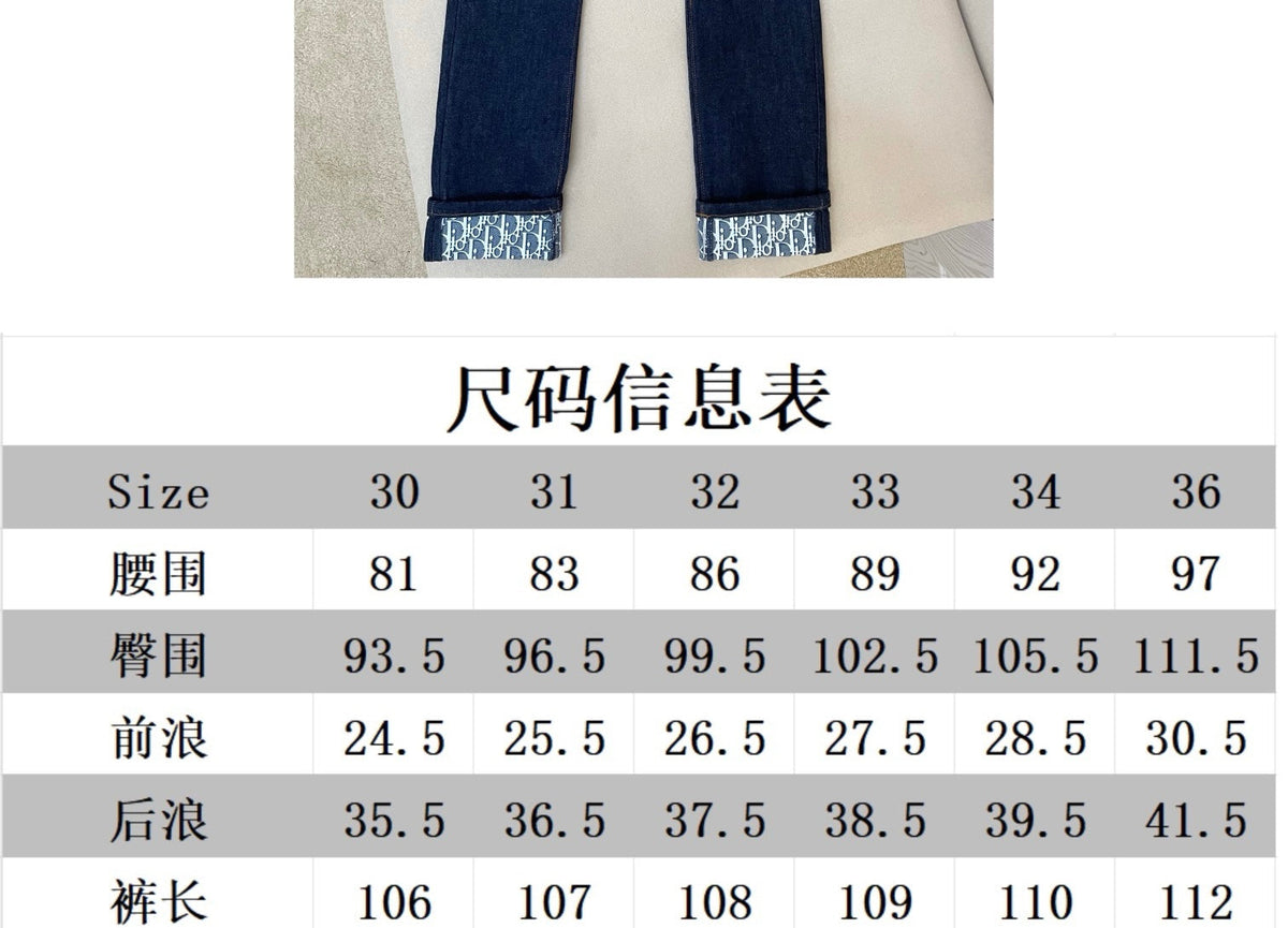 Blauer Denim mit Monogramm am Saum, gerade geschnitten – Damen