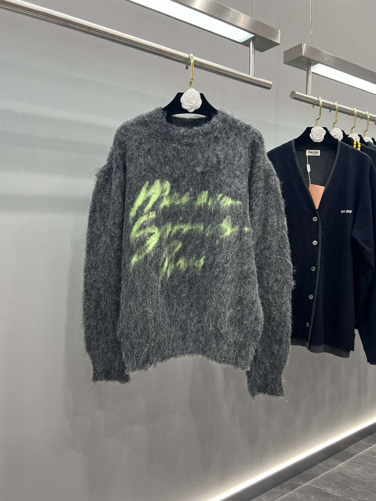 Grauer Mohair-Grafik-Rundhals-Pullover – Herren