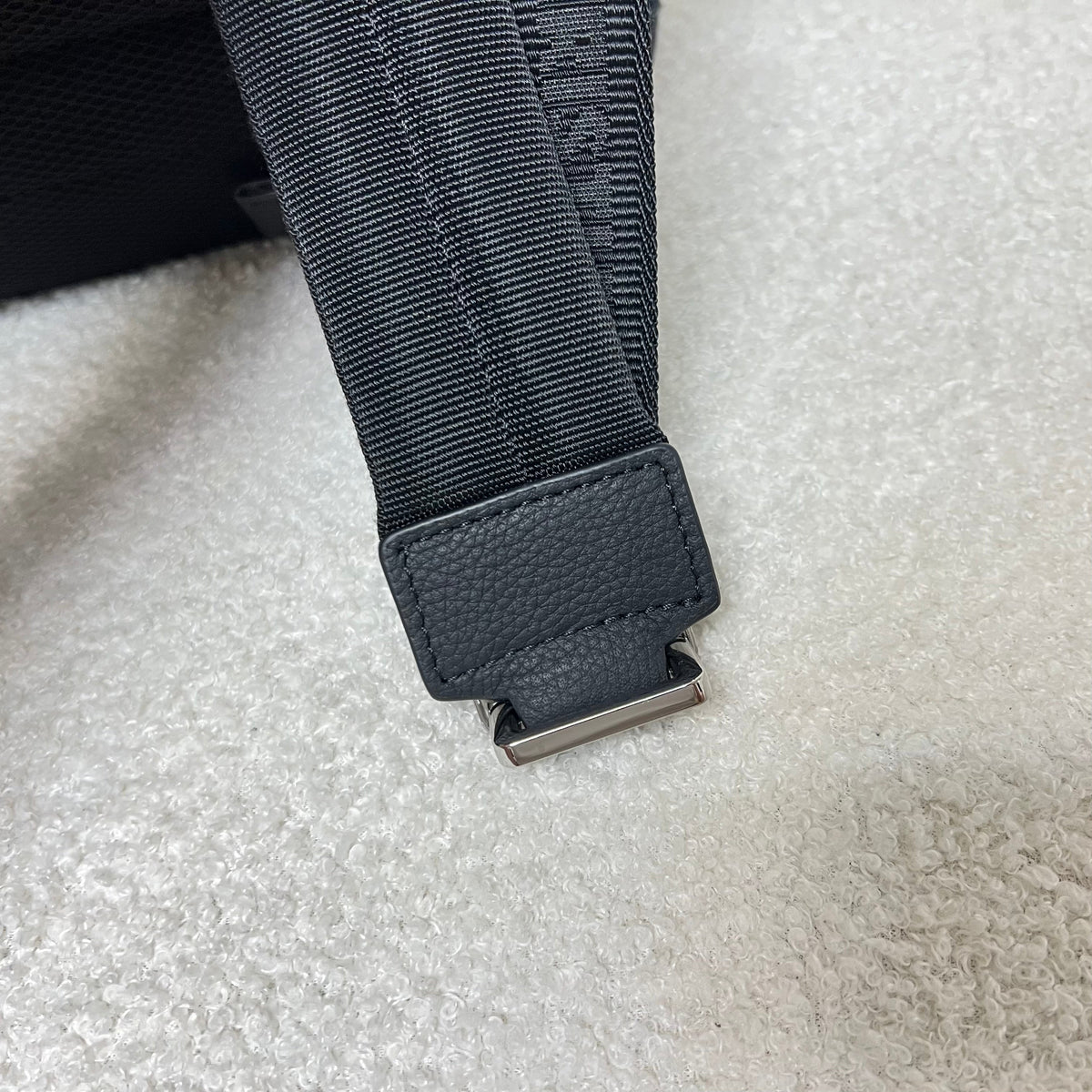 Schwarz-grauer Rucksack