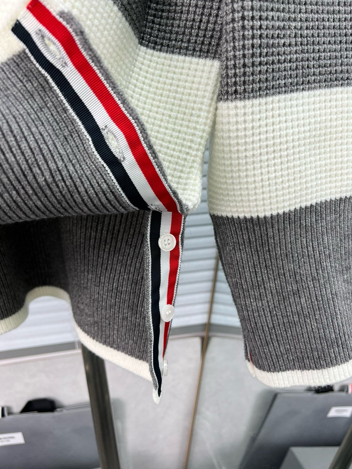 Cremefarbener Wollcardigan mit Streifen – Herren