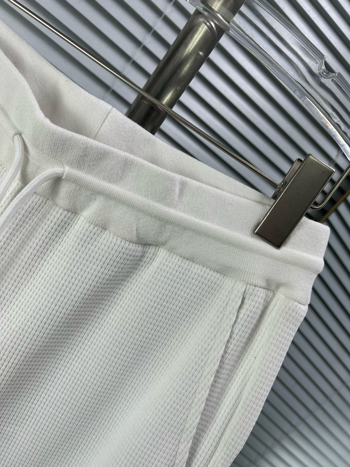 Graue Baumwoll-Jogginghose mit Vierfachstreifen – Herren