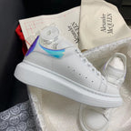 Oversize-Sneaker mit schillernder Lasche