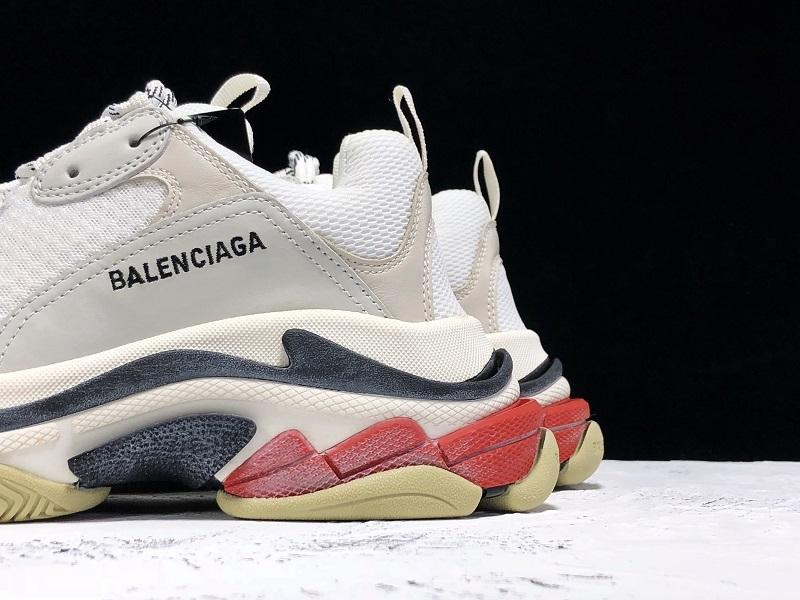 Triple S Cream Rot und Marineblaue Sneakers