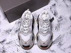 Triple S Cream Rot und Marineblaue Sneakers