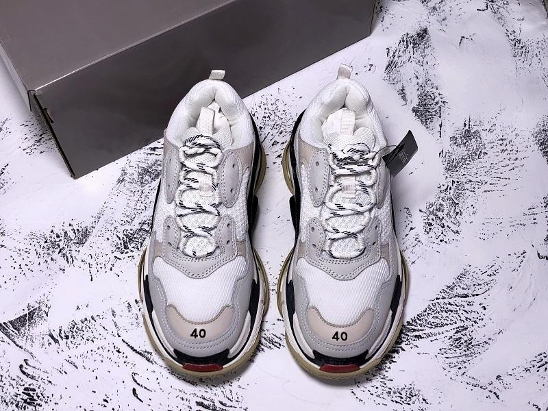 Triple S Cream Rot und Marineblaue Sneakers