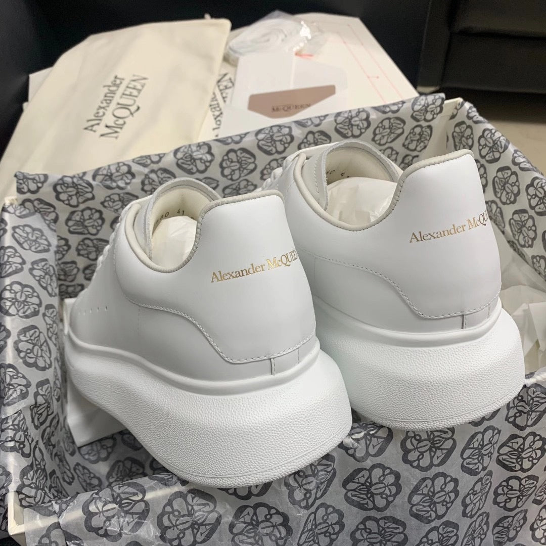 Oversized weiße Tab-Sneaker
