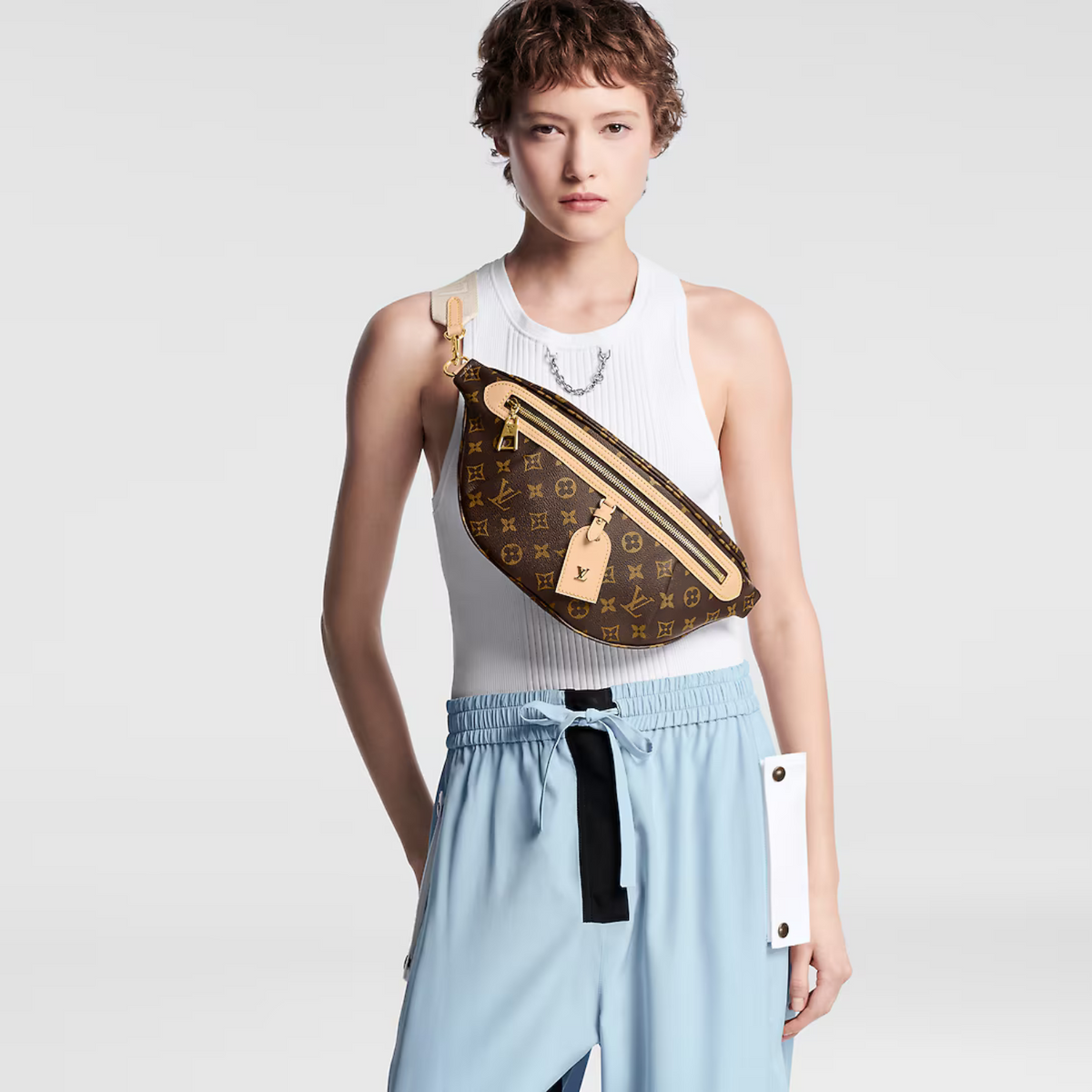 High Rise – the detachable textile strap brings a sporty touch – LUX VERSE Luxury Designer Fashion Outlet