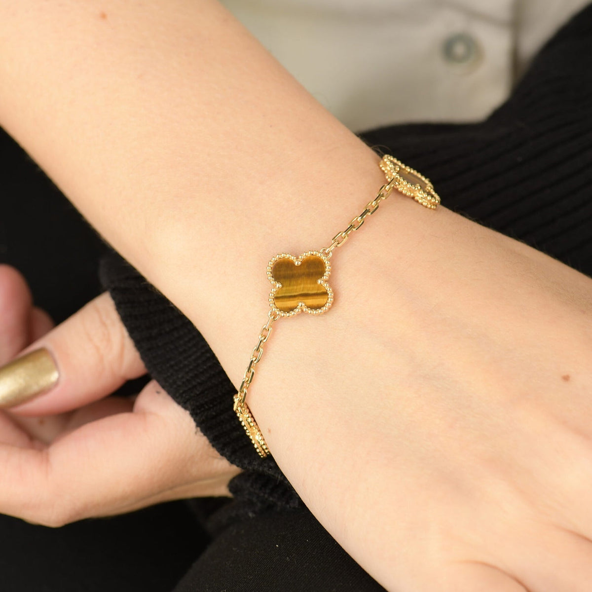 Clover  5 Motifs Tiger Eye Bracelet – LUX VERSE Luxury Designer Fashion Outlet