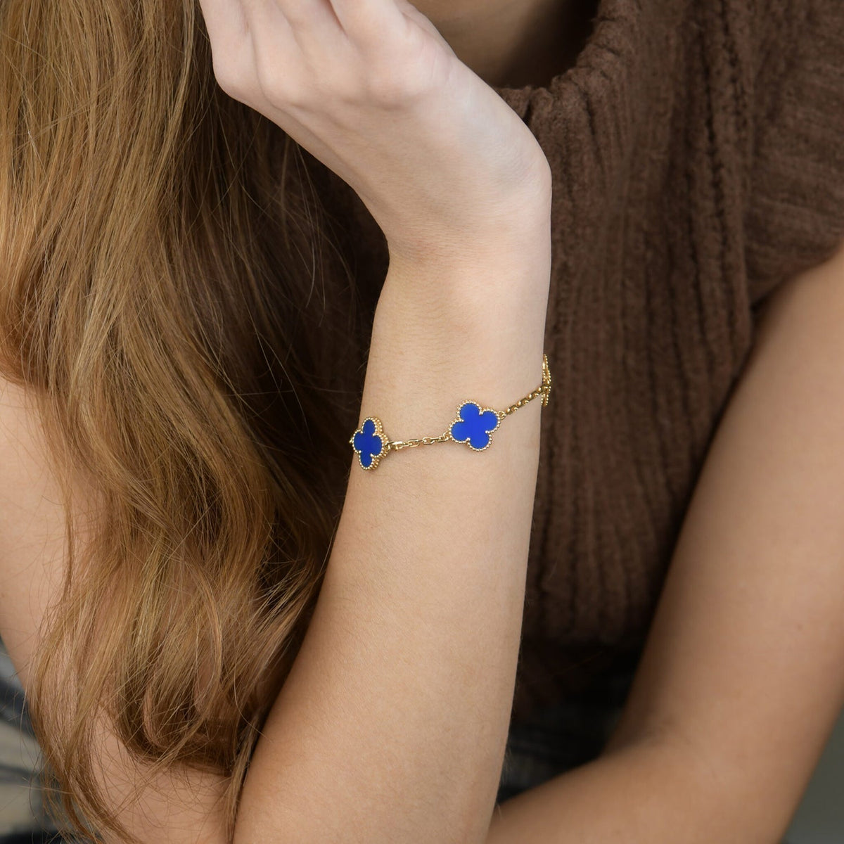Clover 5 Motifs Blue Agate Bracelet – LUX VERSE Luxury Designer Fashion Outlet