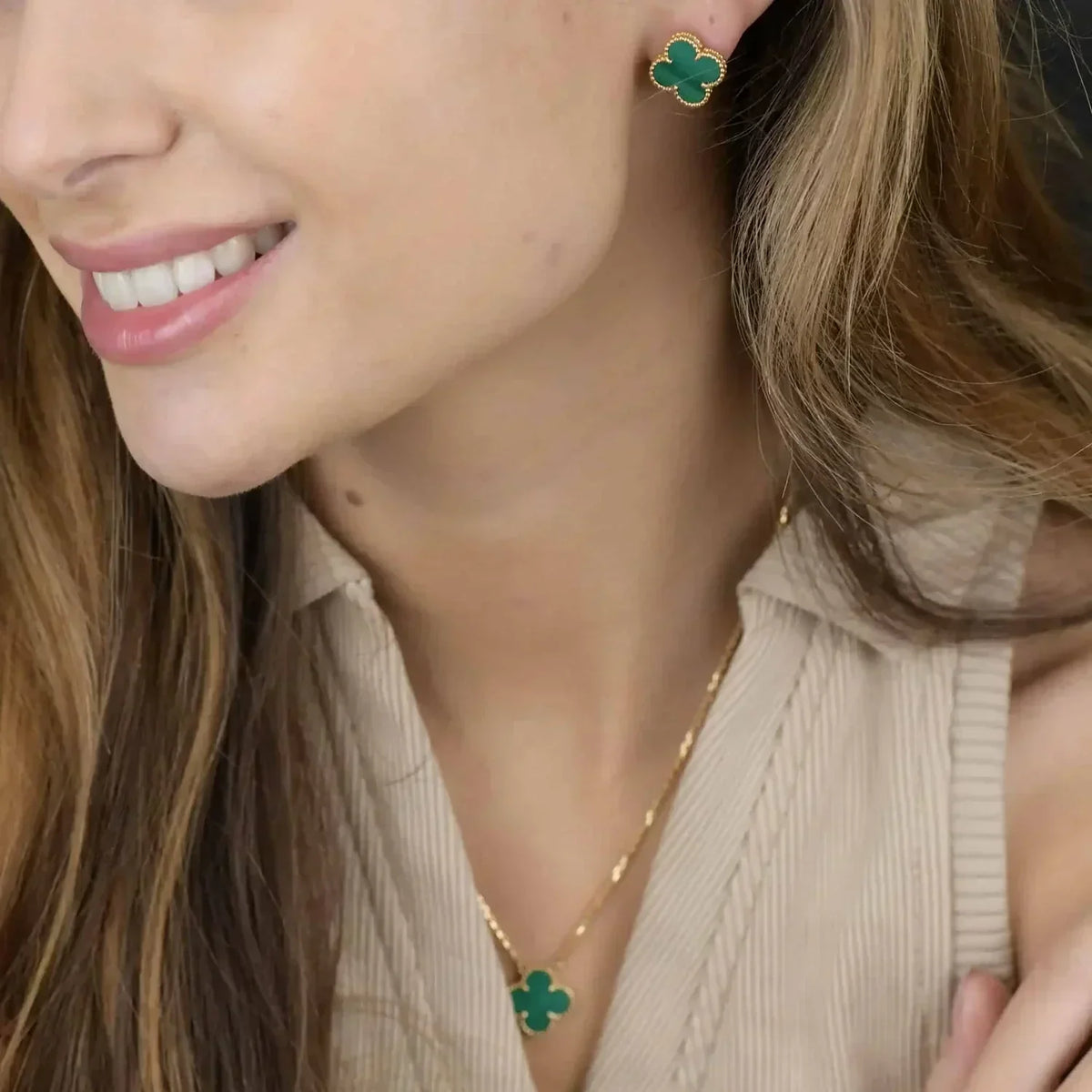 Clover Mini 9.5mm Malachite  Earrings – LUX VERSE Luxury Designer Fashion Outlet