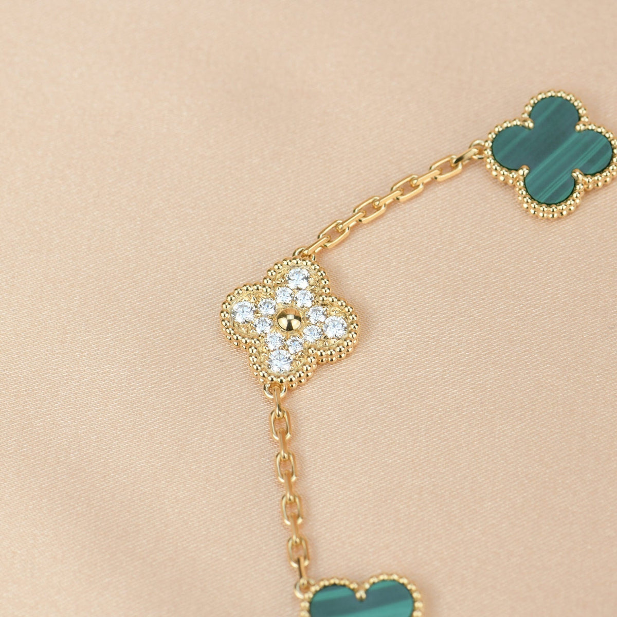 Clover  5 Motif Malachite Diamond Bracelet – LUX VERSE Luxury Designer Fashion Outlet