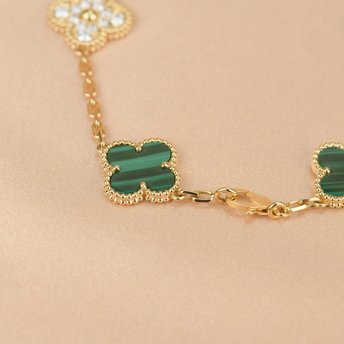 Clover  5 Motif Malachite Diamond Bracelet – LUX VERSE Luxury Designer Fashion Outlet