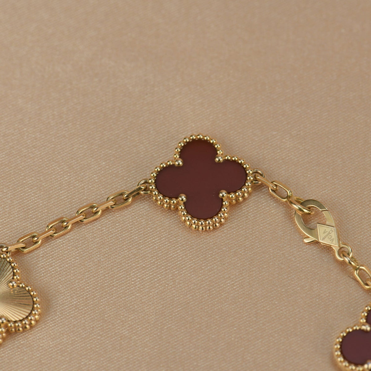 Clover  5 Motifs Carnelian Gold Bracelet – LUX VERSE Luxury Designer Fashion Outlet