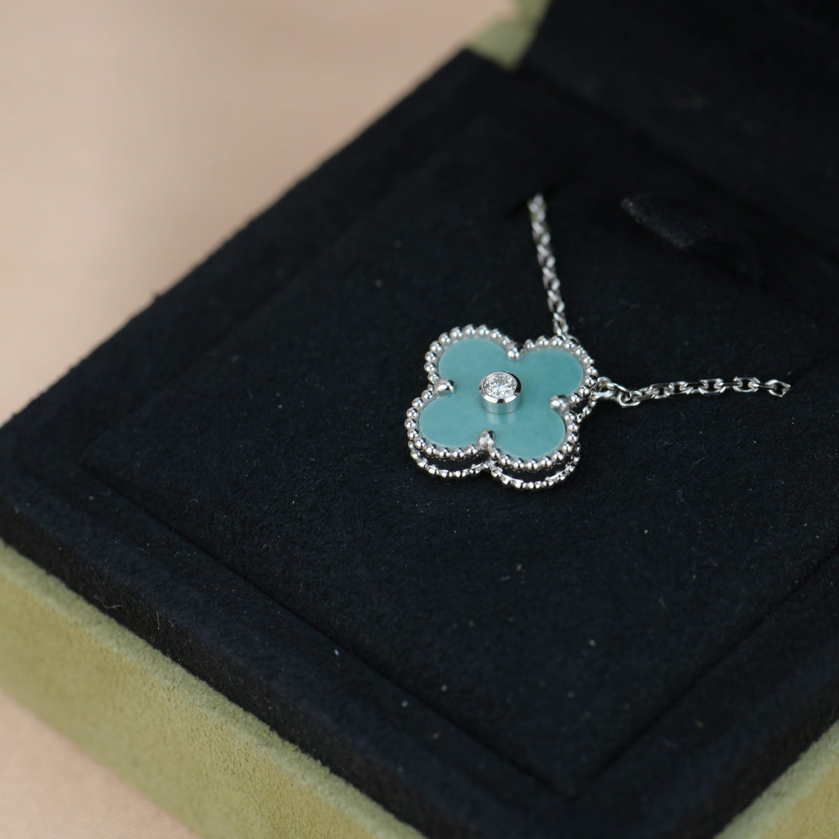 Clover 15mm Diamond Sèvres Porcelain  Necklace Silver – LUX VERSE Luxury Designer Fashion Outlet