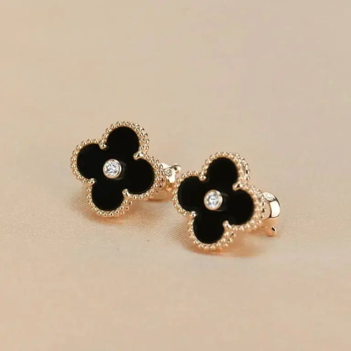 Clover Medium 1 Motifs Onyx Diamond Earrings – LUX VERSE Luxury Designer Fashion Outlet